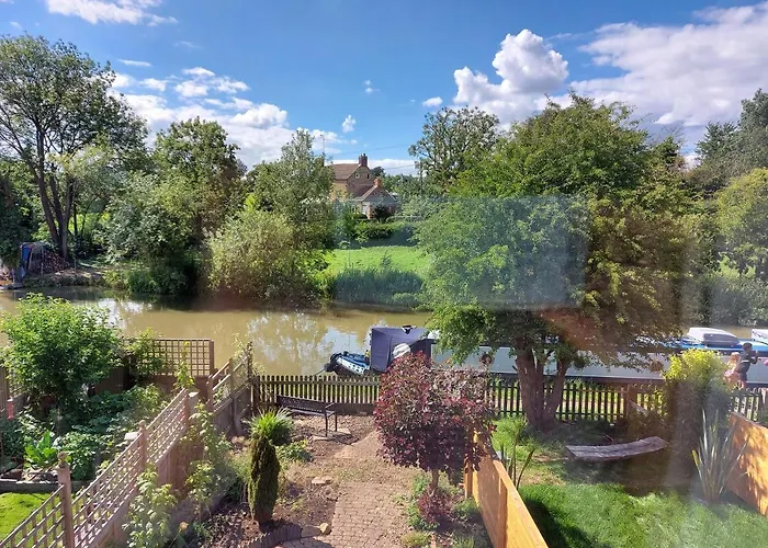 Tranquil Northampton Retreat